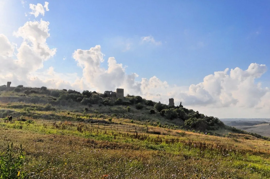 I resti di Leopoli-Cencelle sulle colline dietro Civitavecchia