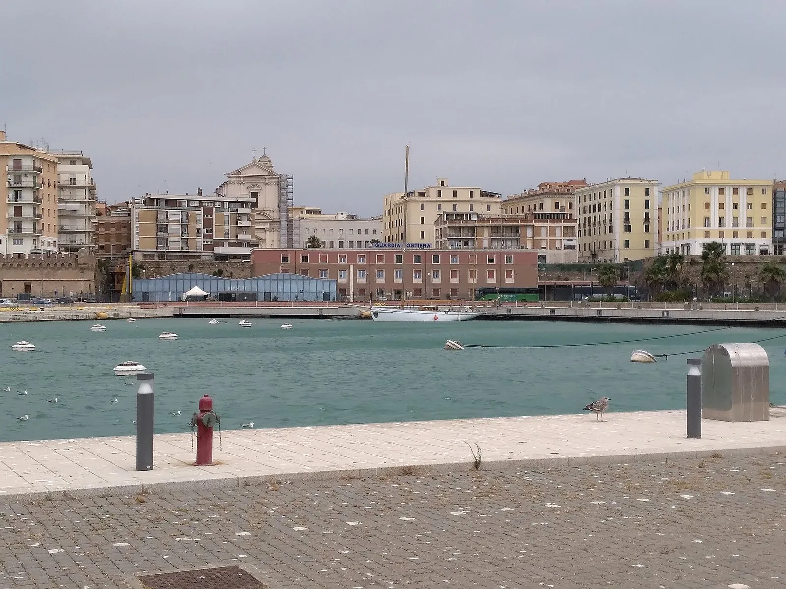 La darsena di Civitavecchia con le barche ormeggiate